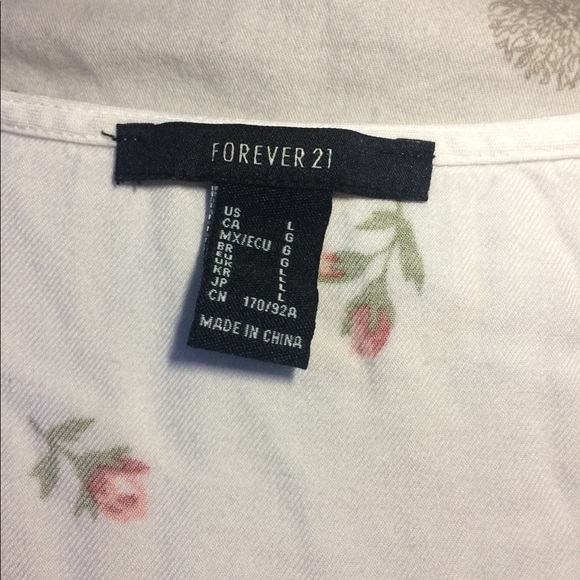Forever 21 Flower Crop Top in a size Large - Picture 3 of 3
